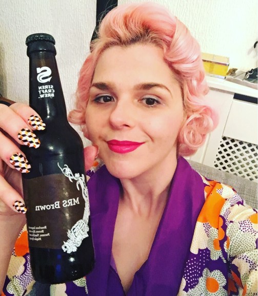 bottle mrs brown ale review craft beer pinup siren magic rock